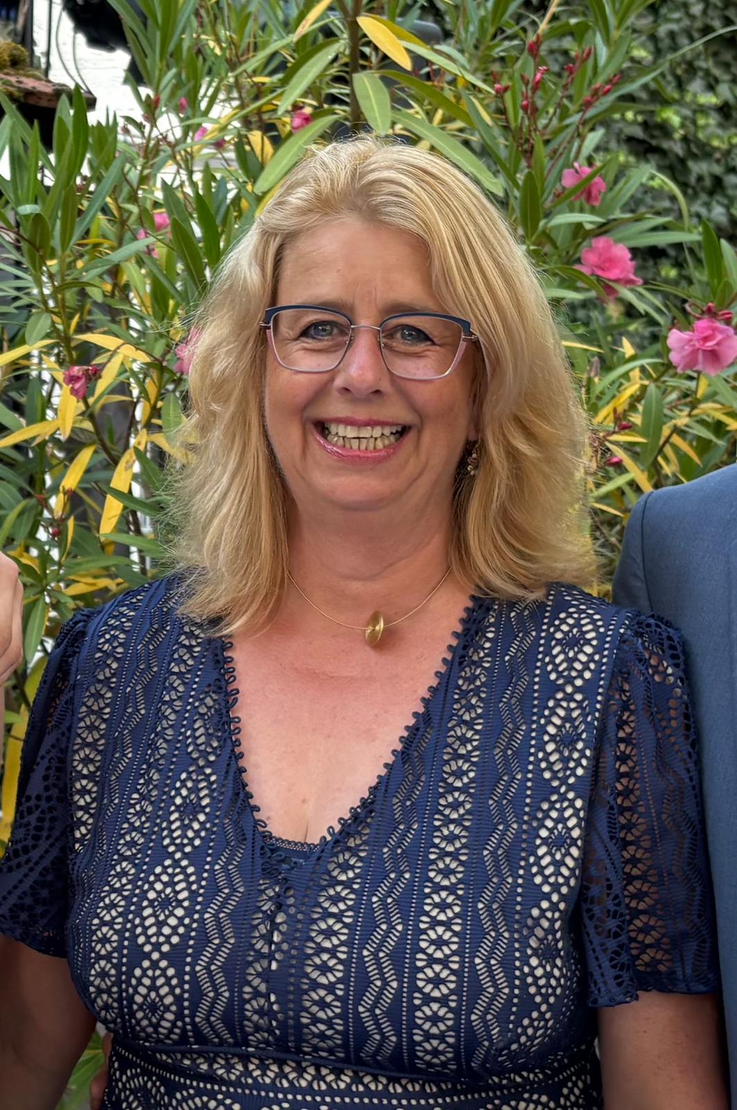 Claudia Schmenger – systemischer Business Coach und Therapiehundeführerin aus Darmstadt